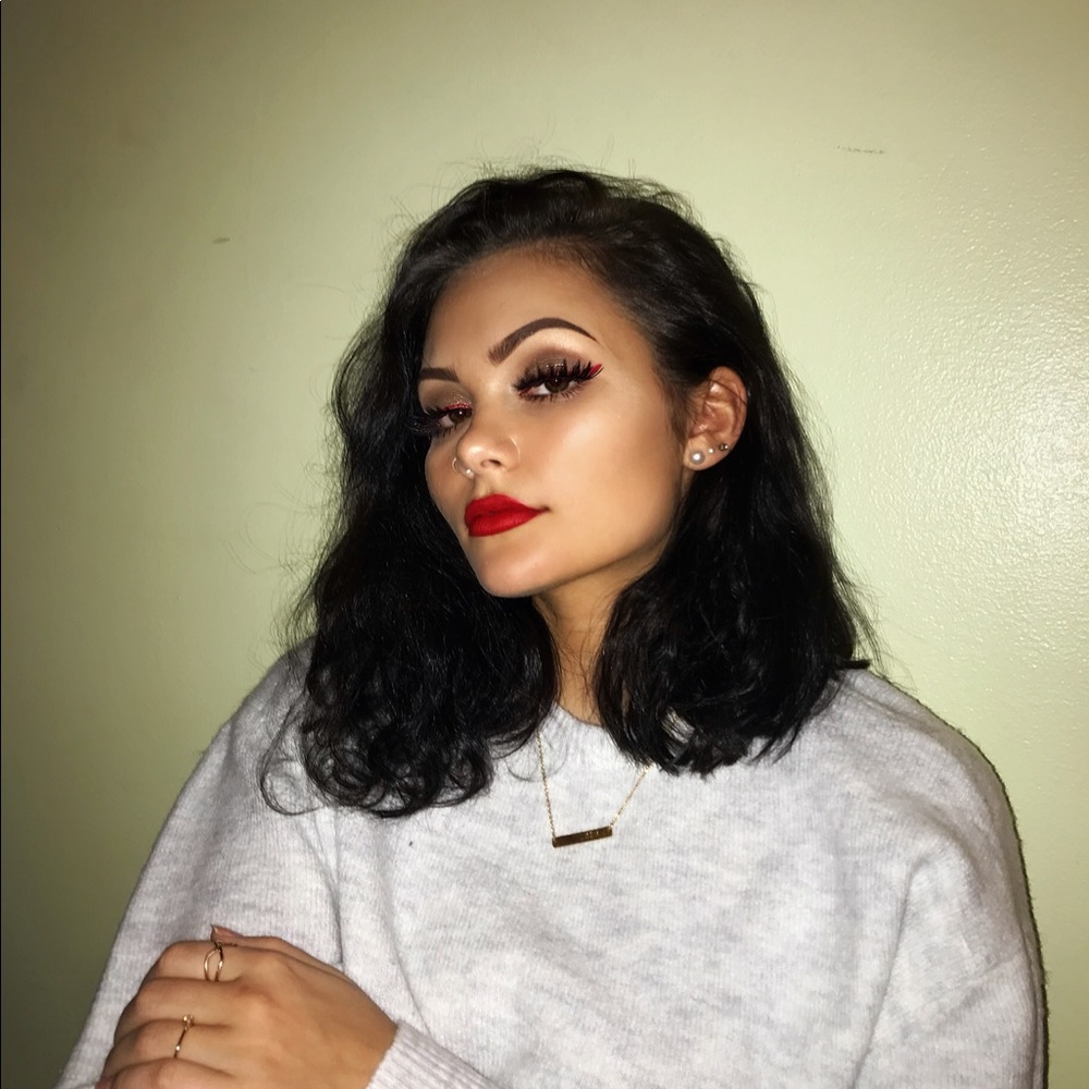 Meet your Posher, Amira
